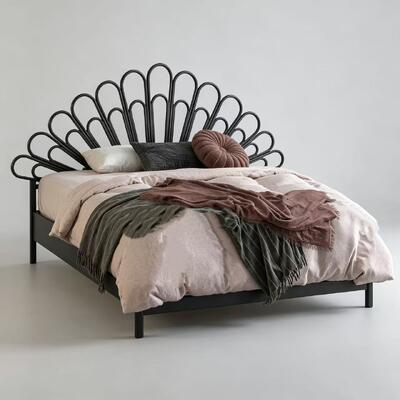 Modern Nordic Metal Bed Frame Minimalist Princess Style Iron Bed for Bedroom Furniture, Available in 1.5m and 1.8m Sizes